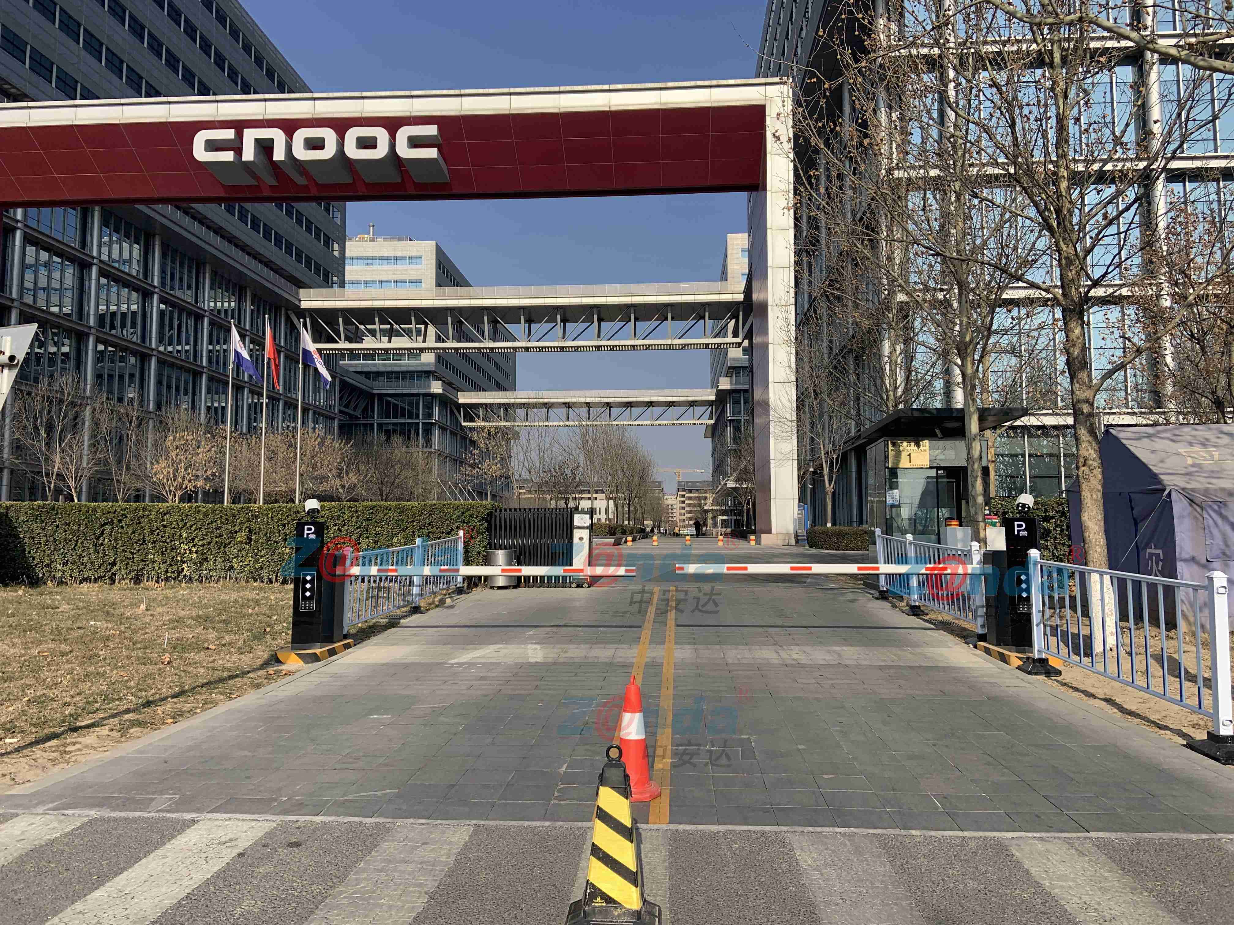 中海油能源研究院車牌識別系統(tǒng)+人行通道+人臉識別系統(tǒng)